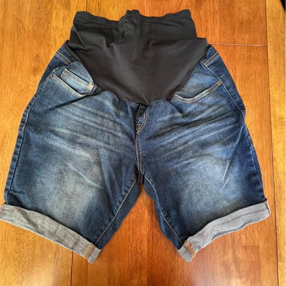 OLD NAVY Maternity Full Panel Denim Shorts (size 10Reg) - Picture 1 of 7